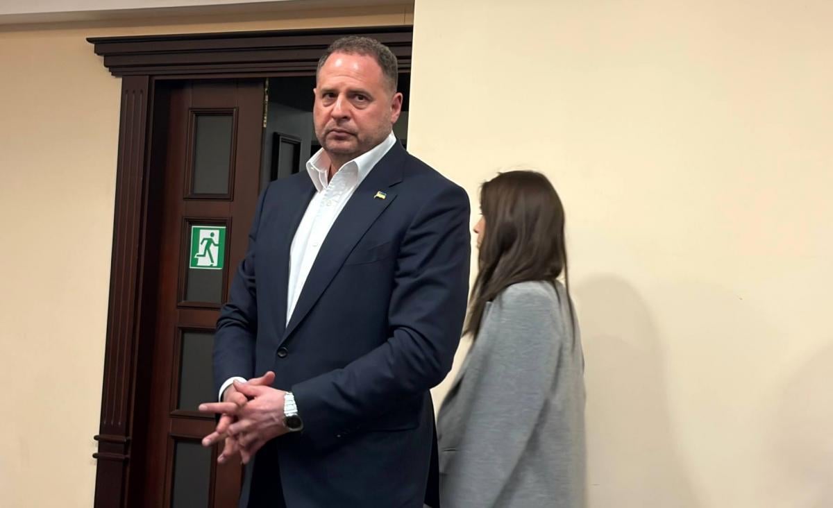 Захист Єрмака оскаржив арешт у ВАКС, ЗМІ виявили поїздки батька підозрюваного до Росії