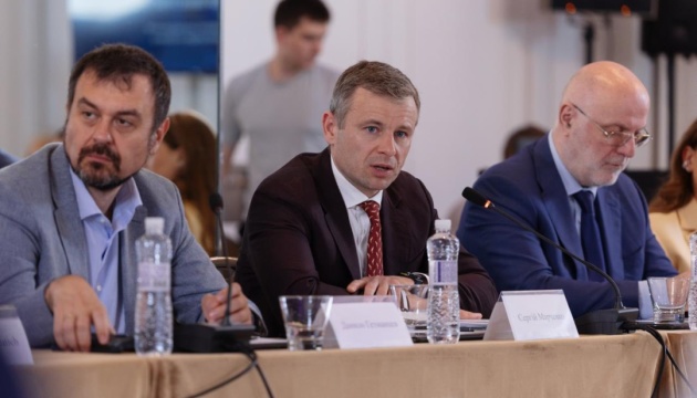Мінфін попереджає: закон про оподаткування посилок до 150 євро може не пройти Раду