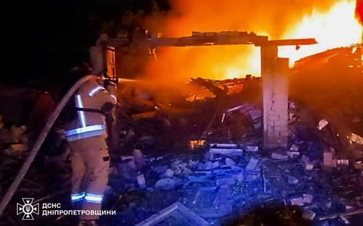Дрони атакували Дніпропетровщину: пошкоджена багатоповерхівка і адмінбудівля