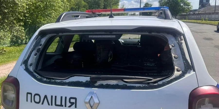 Дрон РФ атакував поліцейське авто у Новгород-Сіверському: троє правоохоронців поранено