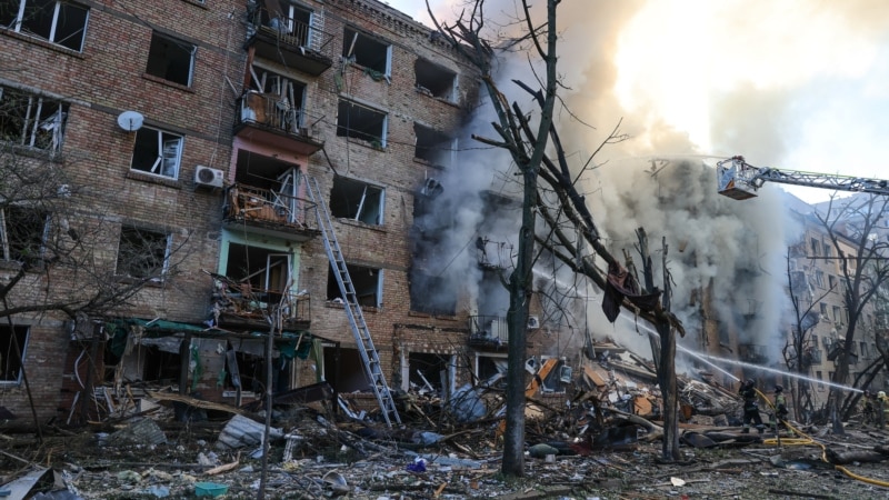 Макрон, Мерц і фон дер Ляєн засудили масований удар РФ по Україні