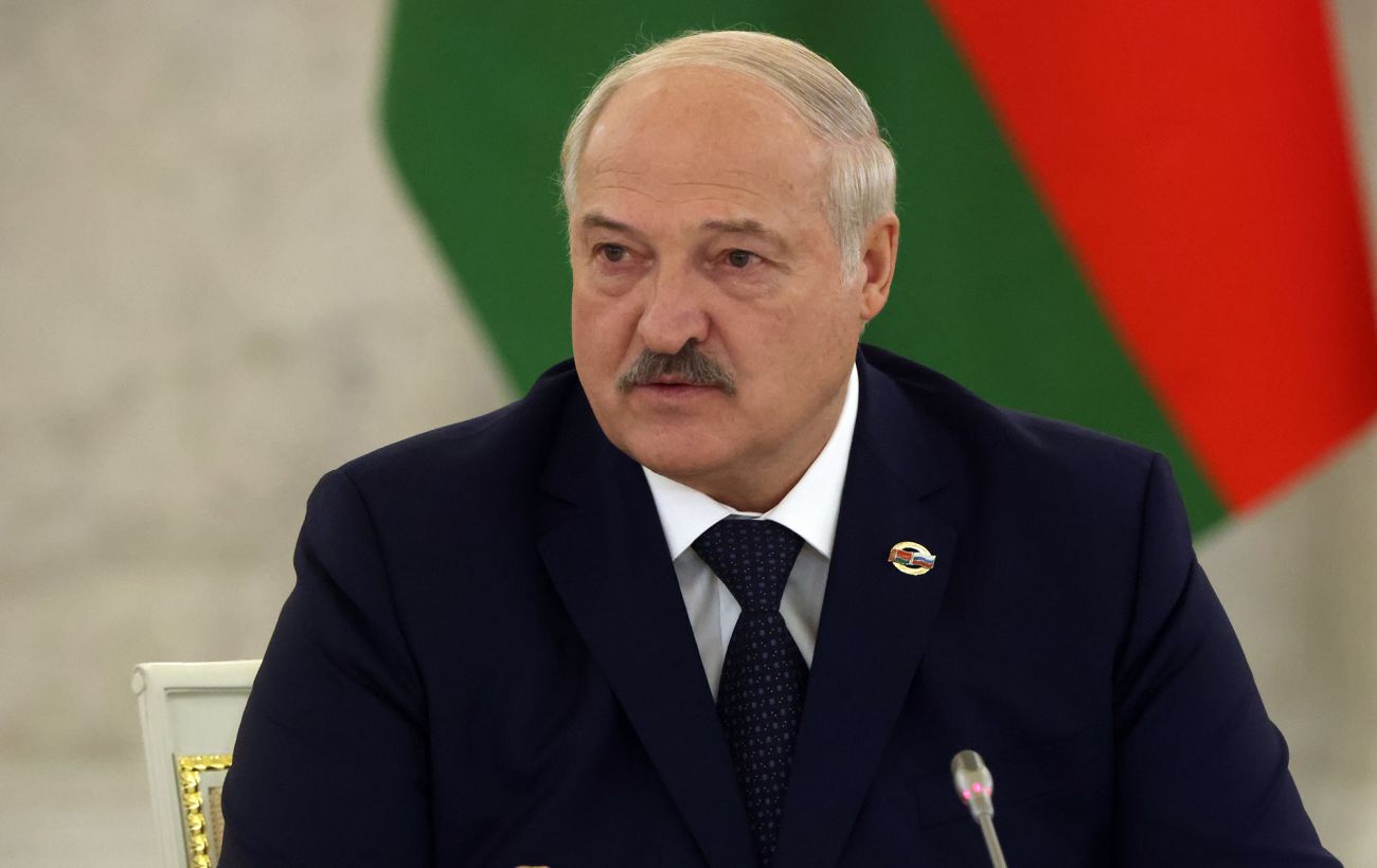 Макрон вперше з 2022 року провів телефонну розмову з Лукашенком