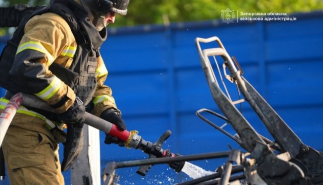 Ворожий дрон влучив у автомобіль у Запоріжжі: без жертв