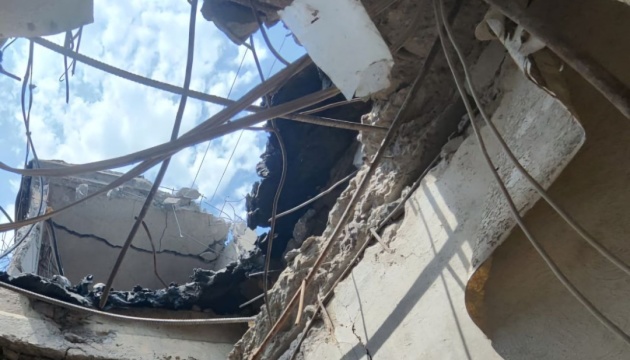 Ворожий дрон зруйнував приватний будинок на Полтавщині, з-під завалів врятували жінку