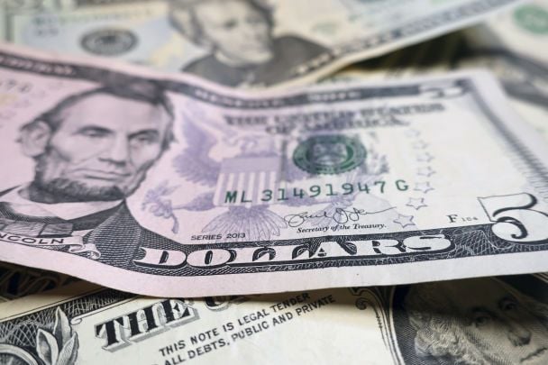 Долар оновив рекорд: НБУ встановив курс 44,27 грн/$ на 27 травня