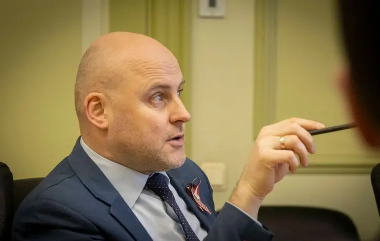 Латвія формує "уряд безпеки" і відкидає звинувачення Кремля щодо росіян