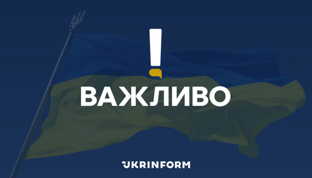 Дрон РФ вразив магазин в Одесі: автомобілі палають, є постраждалі