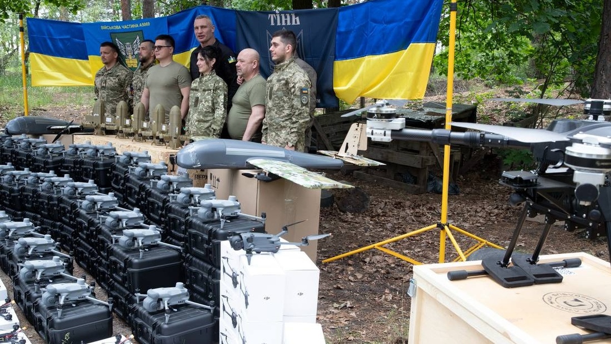 Київ передав 12-му корпусу ЗСУ понад 1600 дронів різних типів — Кличко