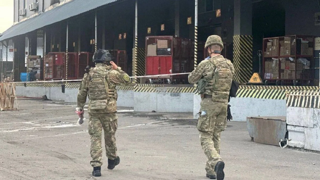 Вибух на поштовому терміналі в Оболонському районі Києва: загинув 59-річний чоловік, двоє поранені