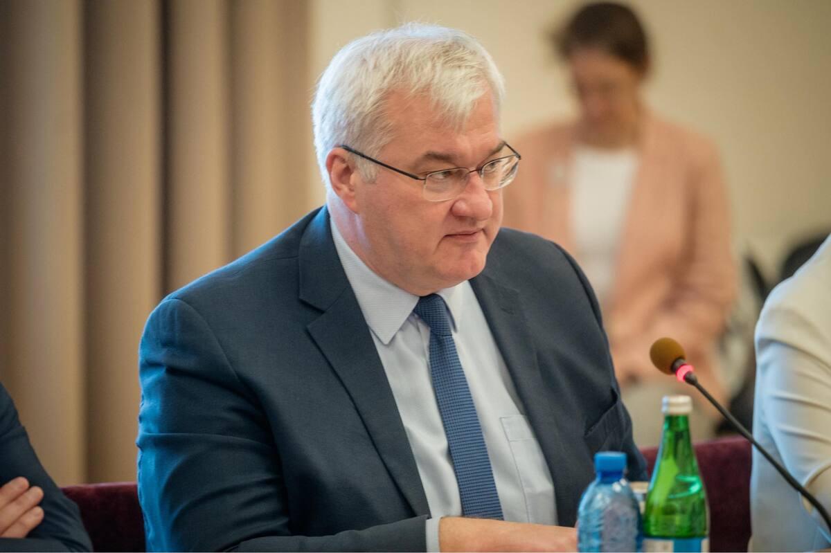Молодь з окупованих територій може оформити документи для повернення за кордоном — МЗС