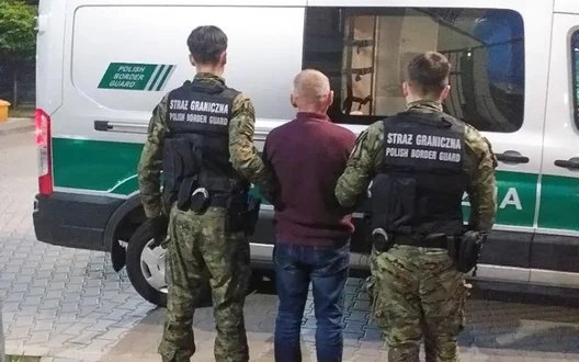 Польща депортувала українця, який виловив легендарного сома у Варшаві, і заборонила в'їзд до Шенгену на 5 років