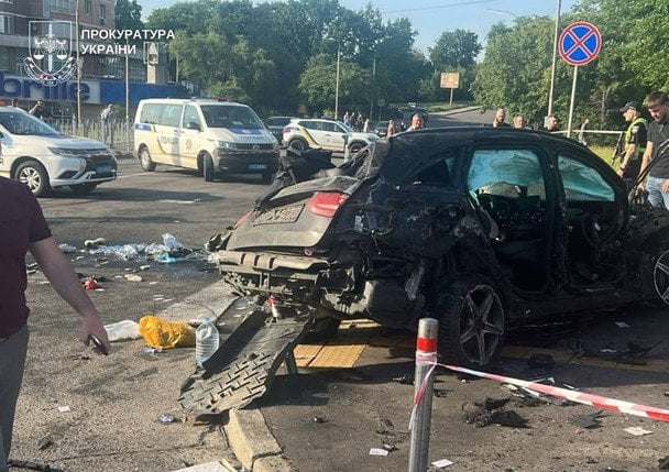 Смертельна ДТП у Києві: Mercedes збив чотирьох на підземному переході, водія затримано