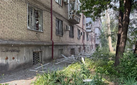 Денний удар по Запоріжжю: дрон вразив супермаркет, поранено 10-річну дитину та батька