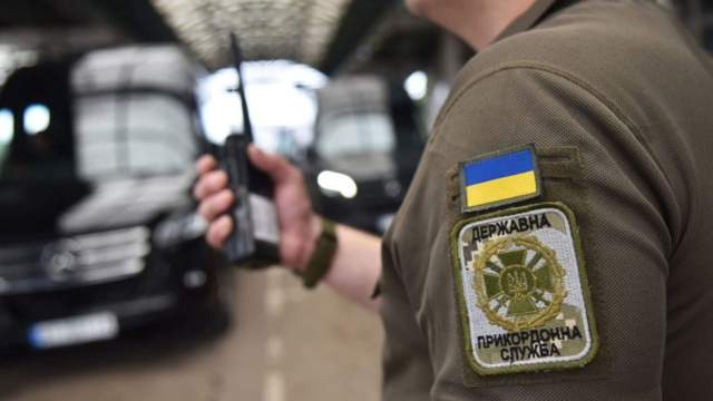 Великі черги на кордоні з Польщею: «Краківець» та «Устилуг» переповнені