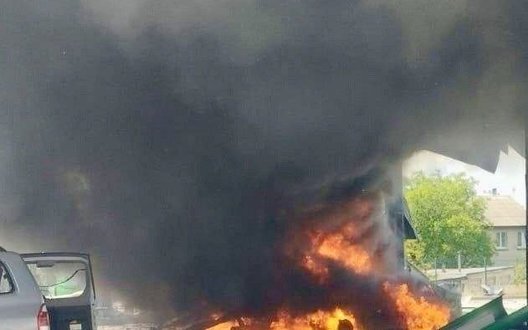 Окупанти вдарили по двох АЗС на Дніпропетровщині: є поранений
