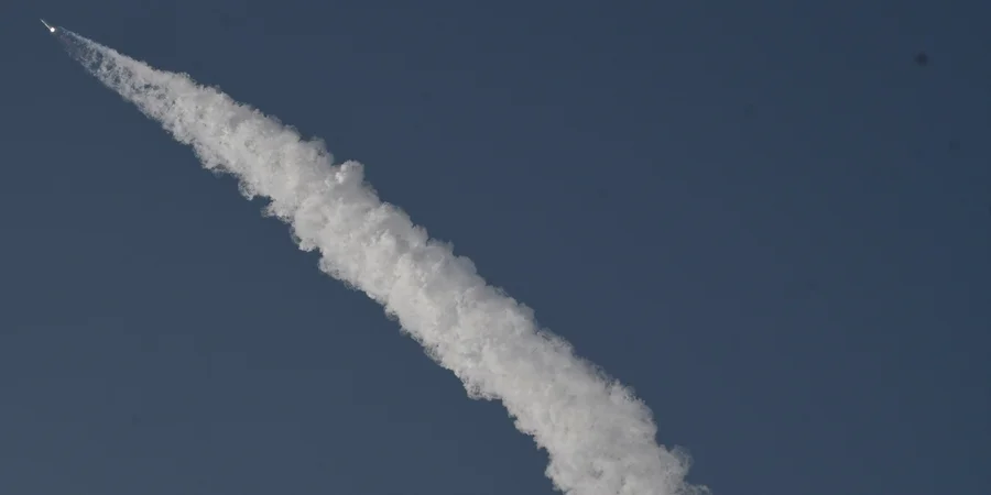 Росія вдарила балістикою по Дніпру: четверо поранених, пошкоджено підприємство
