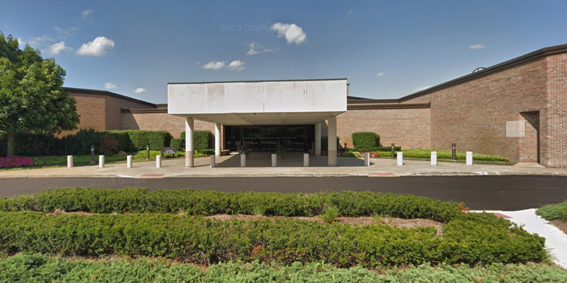 Напад у Вест-Блумфілді: невідомий протаранив синагогу в Мічигані та відкрив вогонь