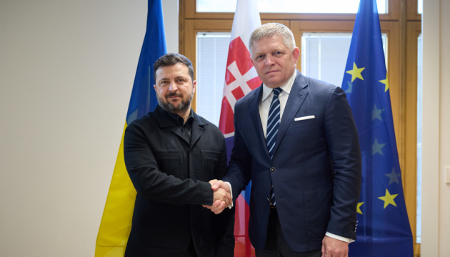 Зеленський зустрівся з Фіцо у Брюсселі: євроінтеграція та запрошення відвідати Україну
