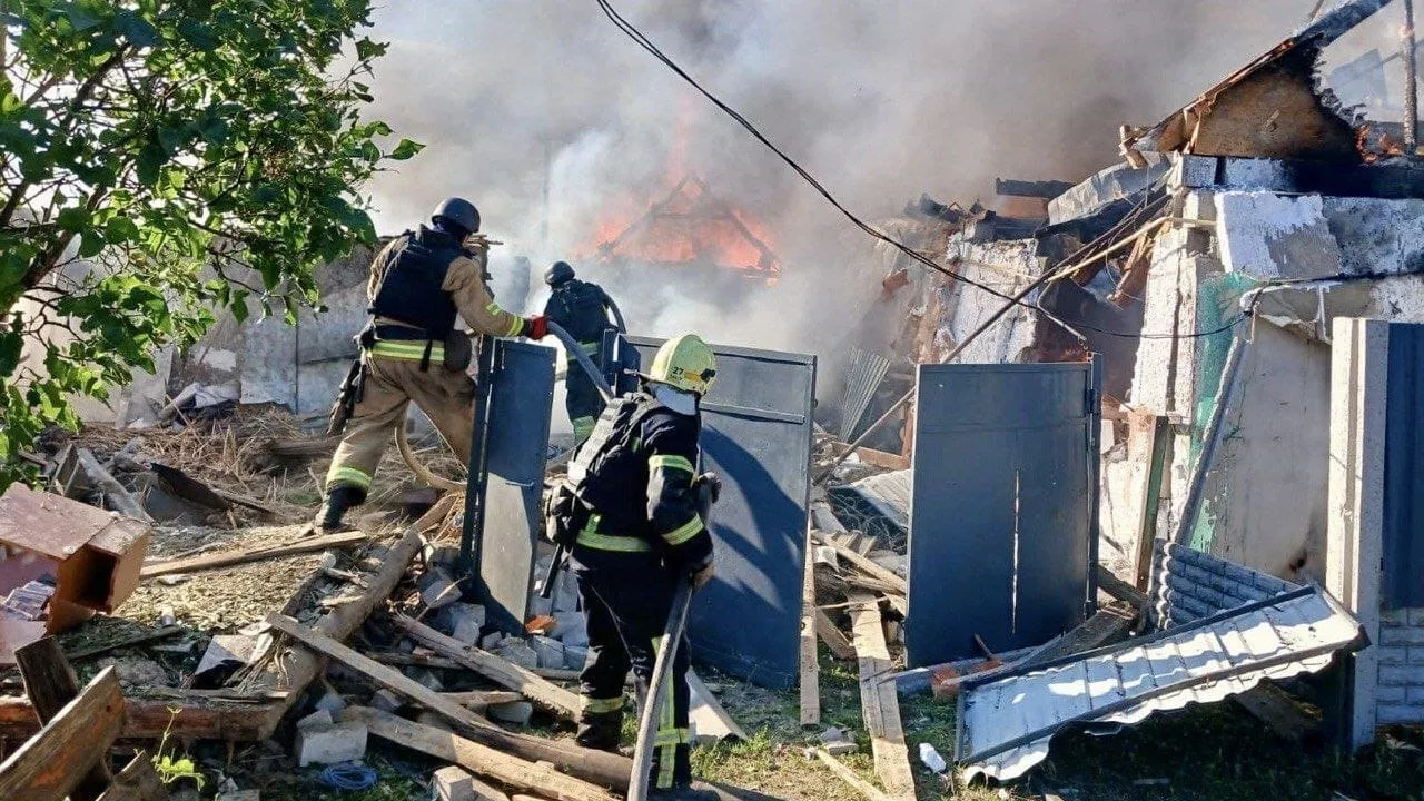 Росіяни вдарили по Павлограду: загинула 8-річна дівчинка, ще одна жінка поранена