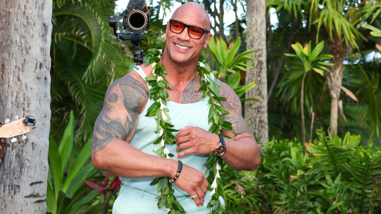 Двейн Джонсон записав відеозвернення до командира українського підрозділу «Скеля»