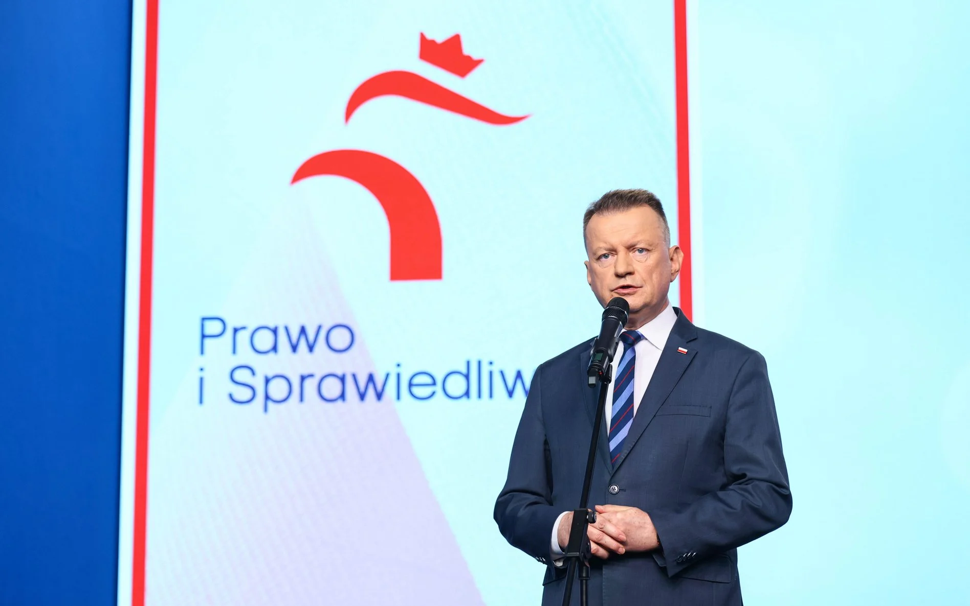 Польські політики масово повертають нагороди Україні: рейтинг Навроцького злетів до рекорду