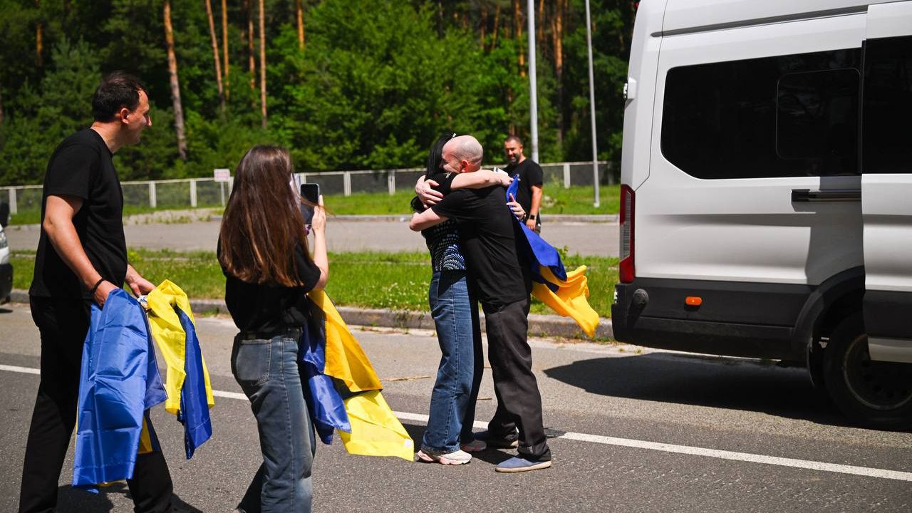 З російського полону повернули сімох цивільних, яких незаконно утримували з 2022 року