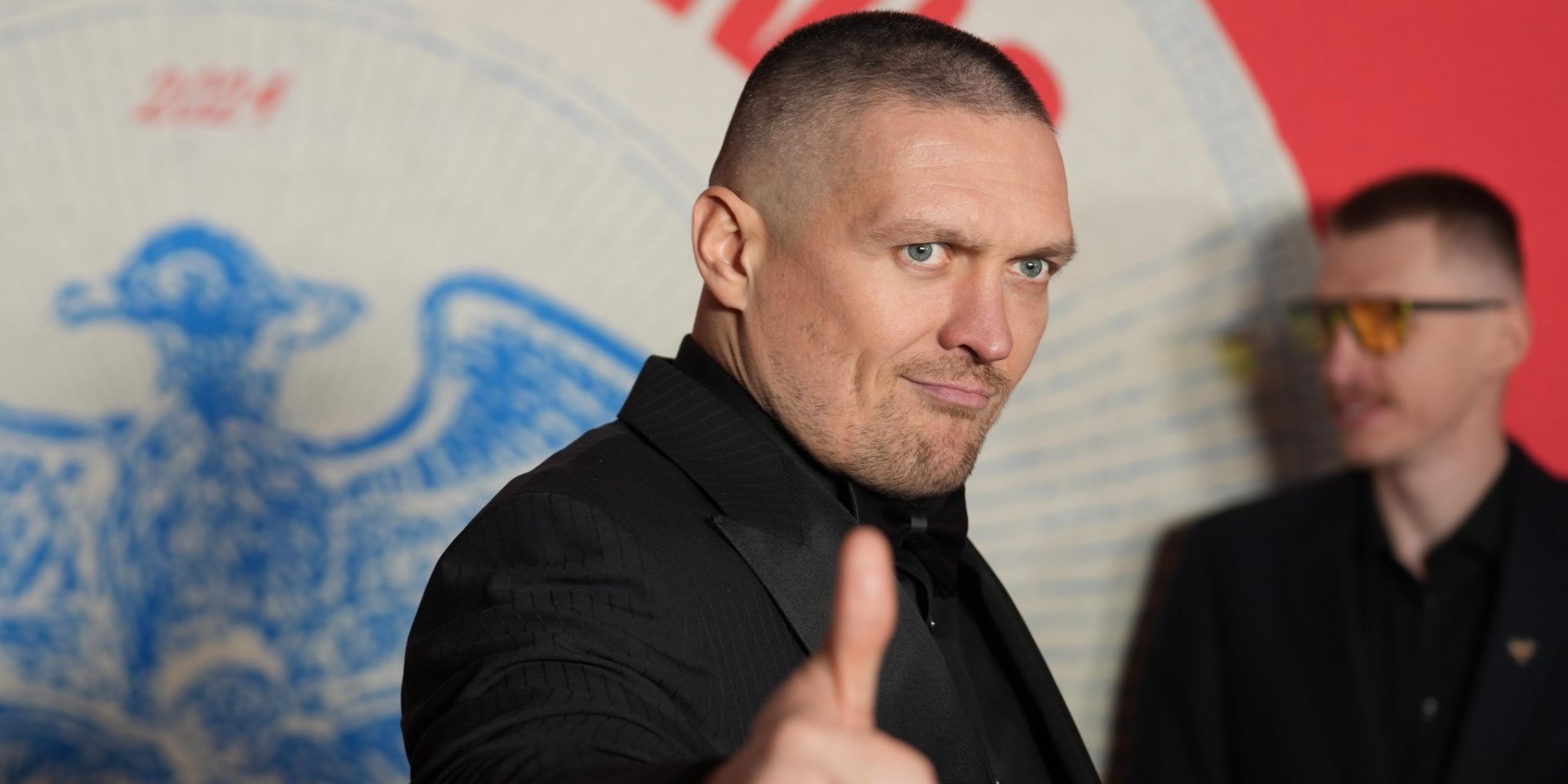 Усик відмовився від чемпіонських поясів: команда розкрила плани щодо останнього бою