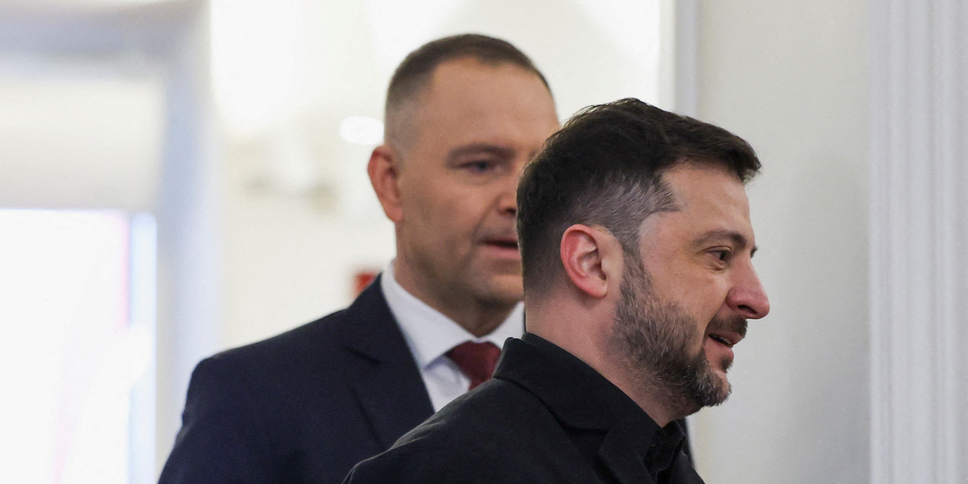 Третина поляків вважає позбавлення Зеленського ордена Білого Орла зміцненням позицій — опитування