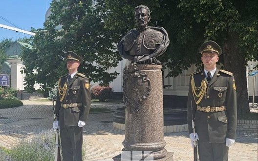 Зеленський анонсував пам'ятник Мазепі на місці постаменту Леніна в Києві