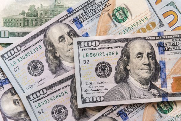 Долар встановив новий рекорд в Україні: курс перевищив 44 гривні