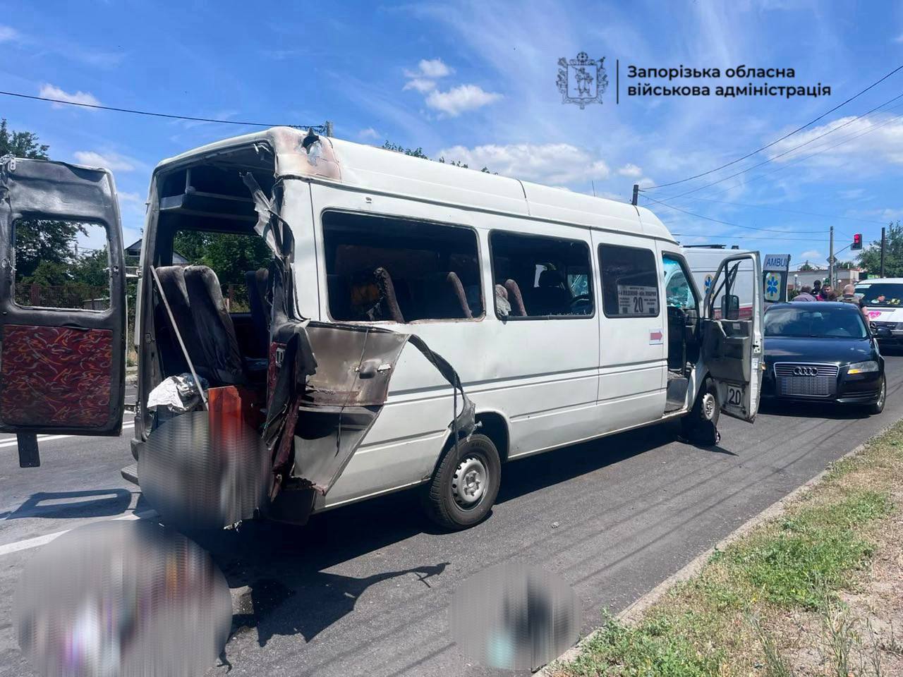 Російський дрон вдарив по маршрутці в Запоріжжі: двоє загиблих, дитина серед поранених