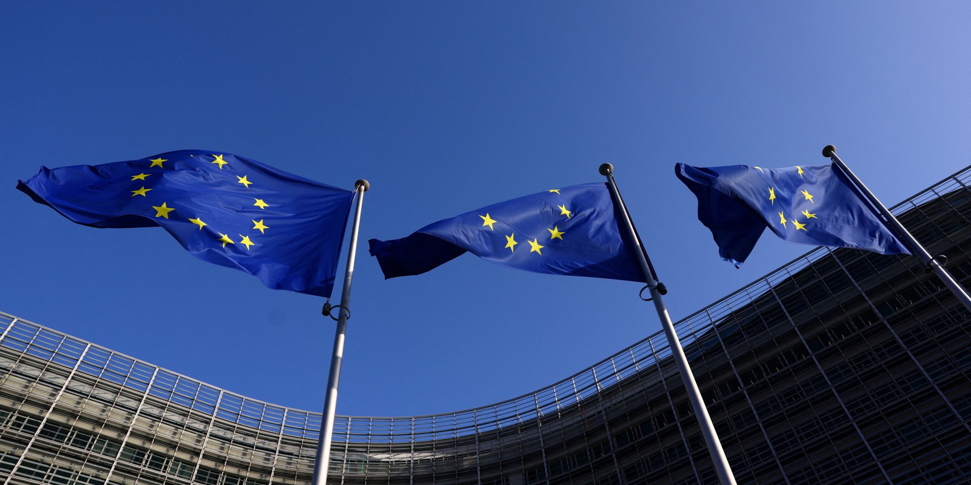 Єврокомісія уточнила: Україна не просила позбавити чоловіків призовного віку захисту в ЄС