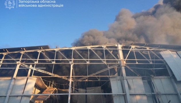 Росія вдарила по складу «Наша Ряба» в Запоріжжі