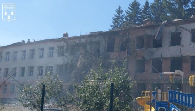 Росія вдарила КАБом по навчальному закладу в Сумах: поранені дві вихователі