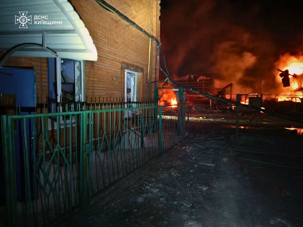 Оновлені підсумки нічного удару РФ: 4 загиблих на Київщині, Трипільська ТЕС під ударом