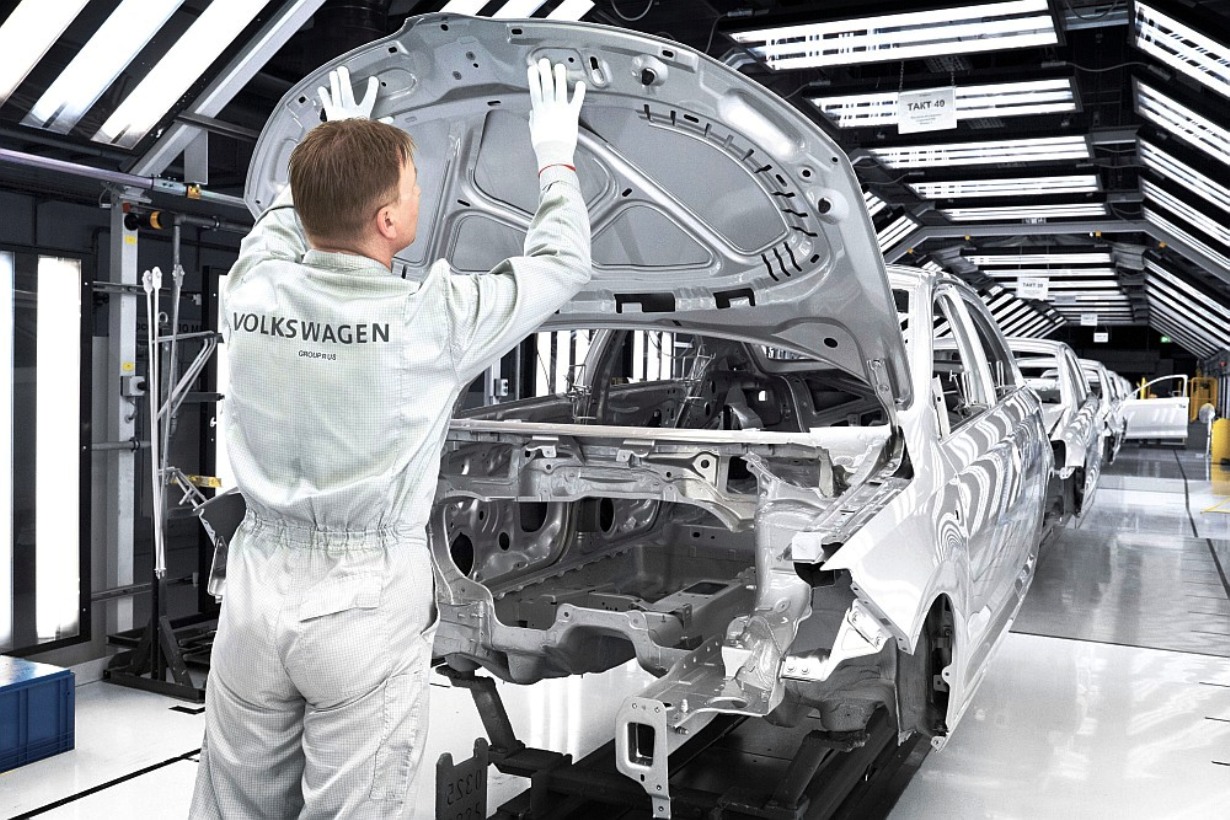 Volkswagen скоротить модельний ряд удвічі: автоконцерн реструктуризується під тиском Китаю