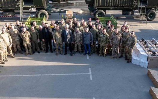 Порошенко передав дрони, квадроцикли та Starlink у 19 підрозділів Сил оборони