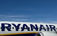 Розгерметизація на борту Ryanair: пасажира ледь не висмоктало через вікно під час польоту
