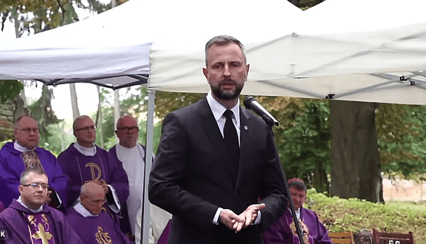 День пам'яті Волині: Навроцький закликав заборонити прапор УПА, міністр оборони Польщі — до примирення