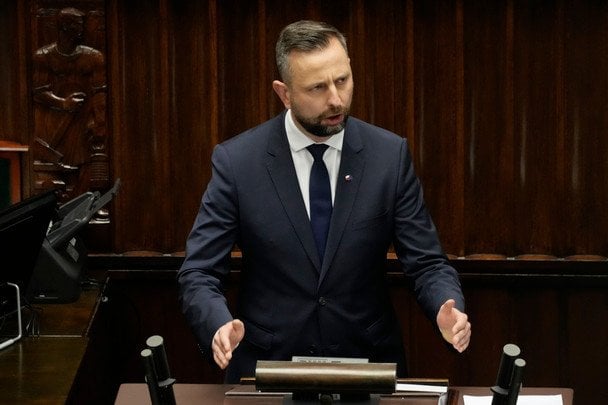Польський міністр оборони: придатні до служби українці зобов'язані повернутися на батьківщину