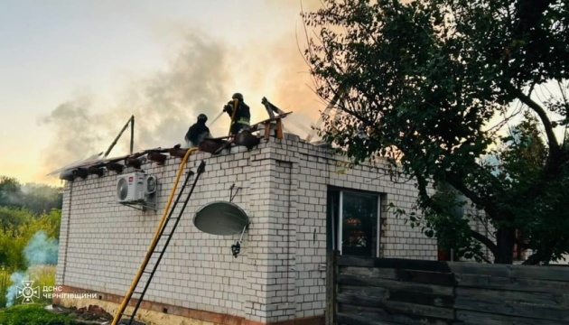 Дрон РФ влучив у будинок у Новгород-Сіверському: 5 постраждалих, серед них 3 дитини