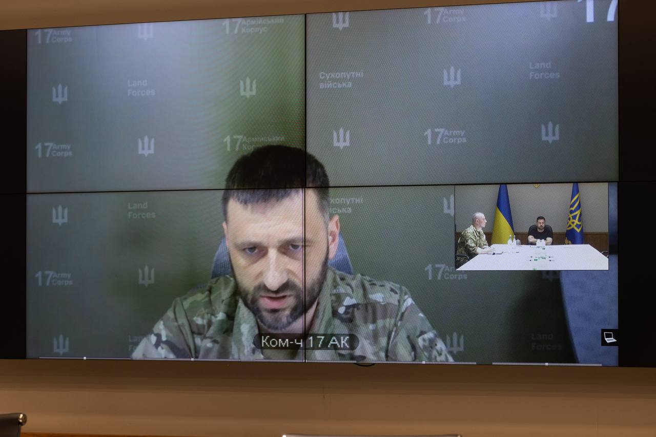 Зеленський провів нараду з командирами корпусів: обговорили ситуацію на фронті