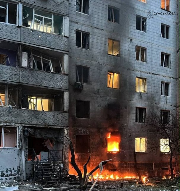 FPV-дрон РФ вдарив по «Епіцентру» в Сумах: будівля майже повністю згоріла