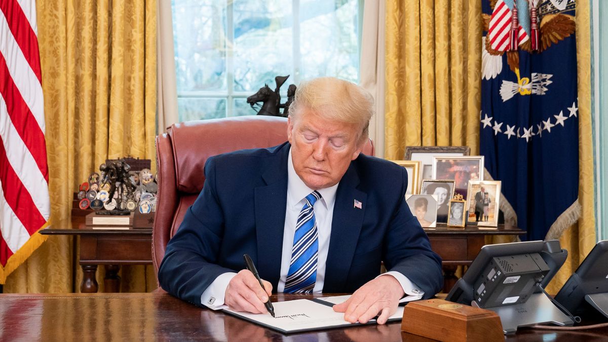 Трамп запровадив 50-відсоткові мита на широкий спектр канадського імпорту