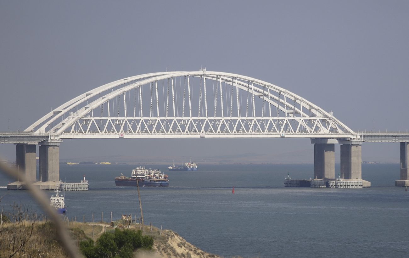 Вибухи в Криму: пожежа в логістичному центрі та електропідстанції, частина без світла