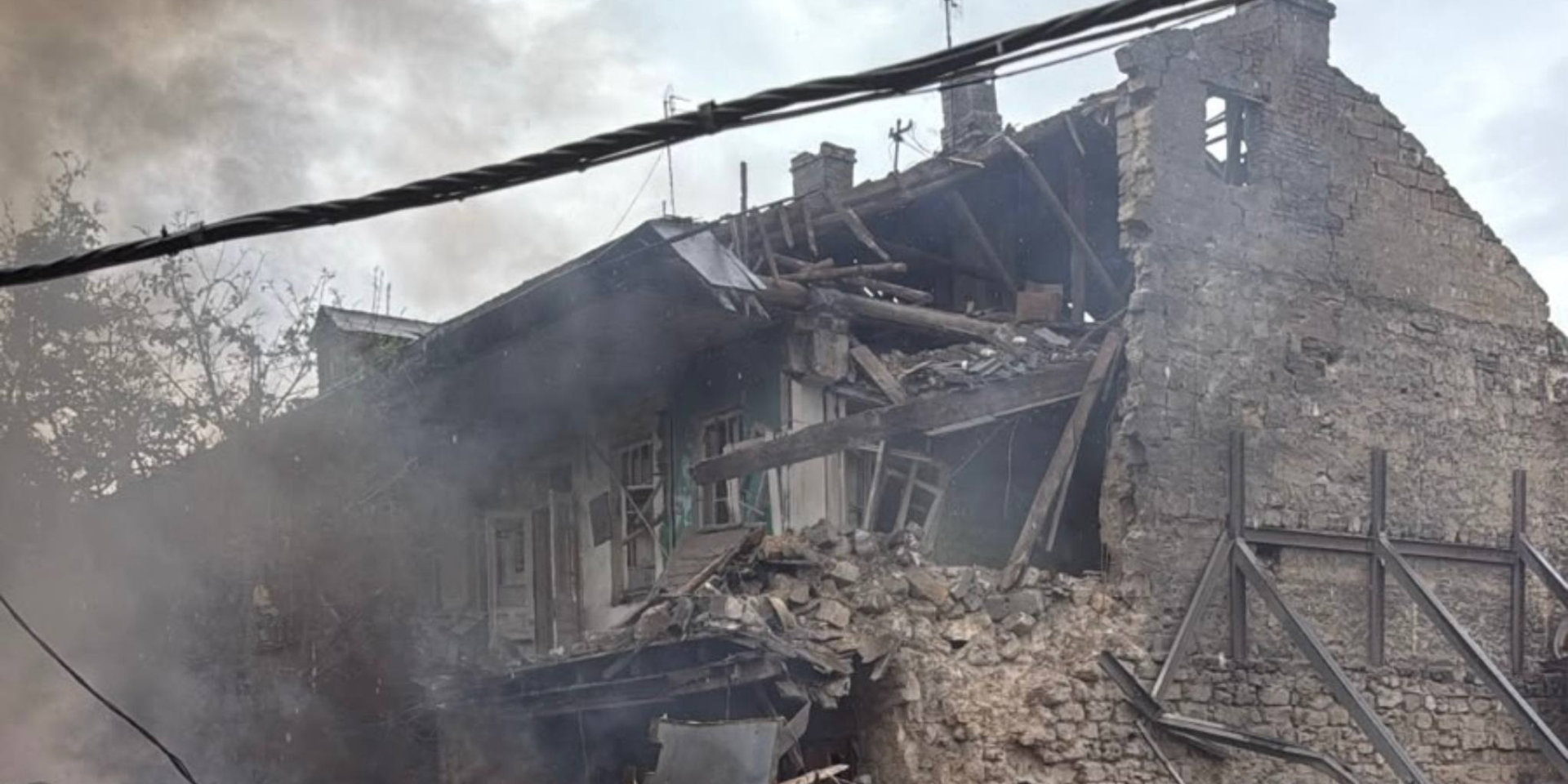 Денний удар по Одесі: дрон влучив у житловий будинок, є поранені