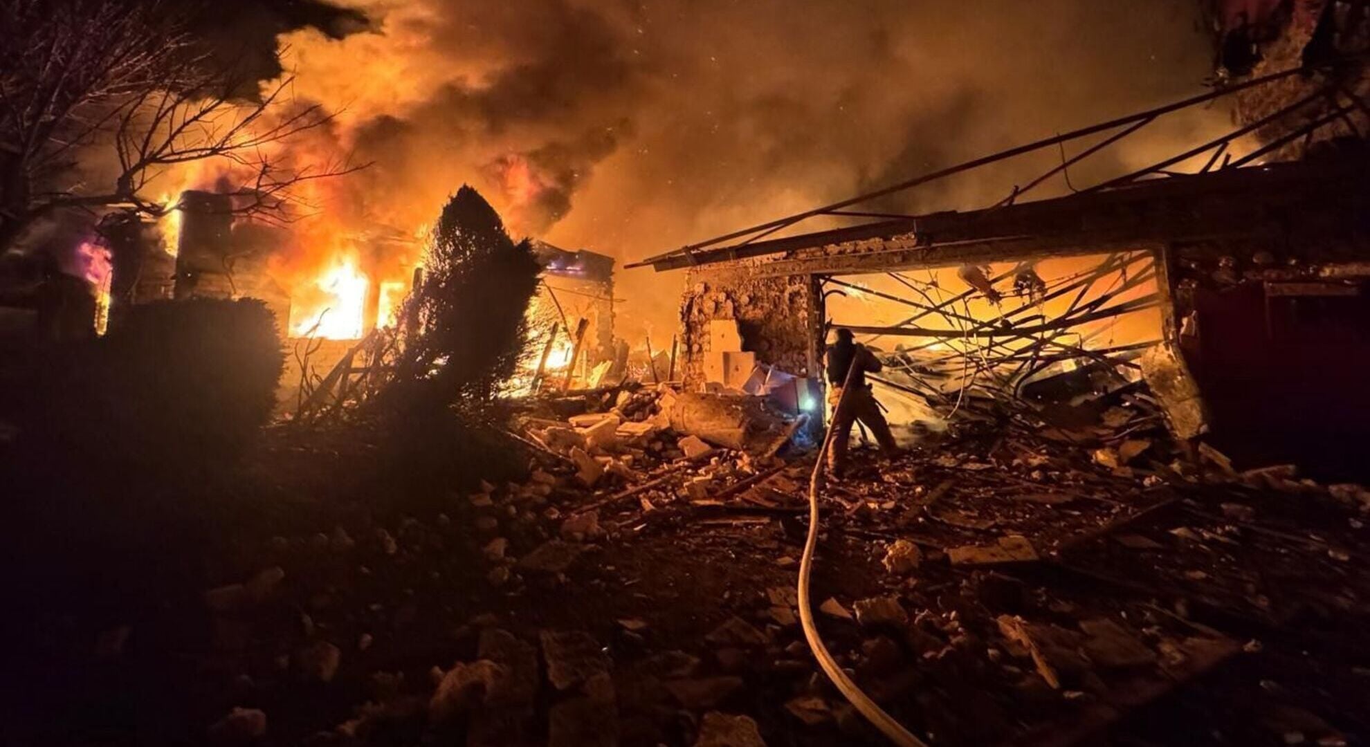 Удар по Запоріжжю: пожежа, понад 7500 абонентів без світла, є поранені