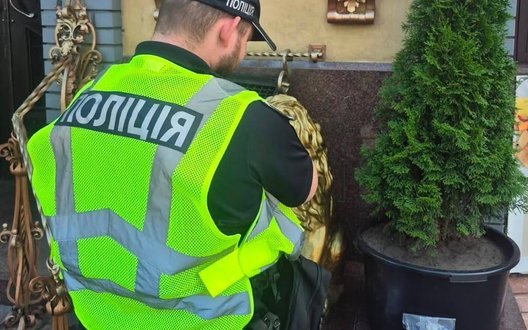 Біля ресторану в Дніпровському районі Києва виявили куртку з гранатами
