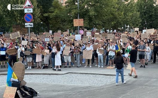 Протести за повернення Федорова тривають 10-й день: у Києві до 500 учасників